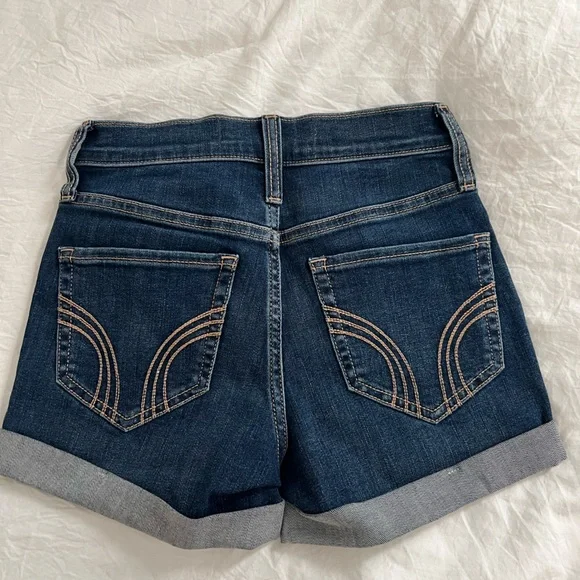 🤍SOLD🤍Hollister denim jean shorts - Picture 2 of 2